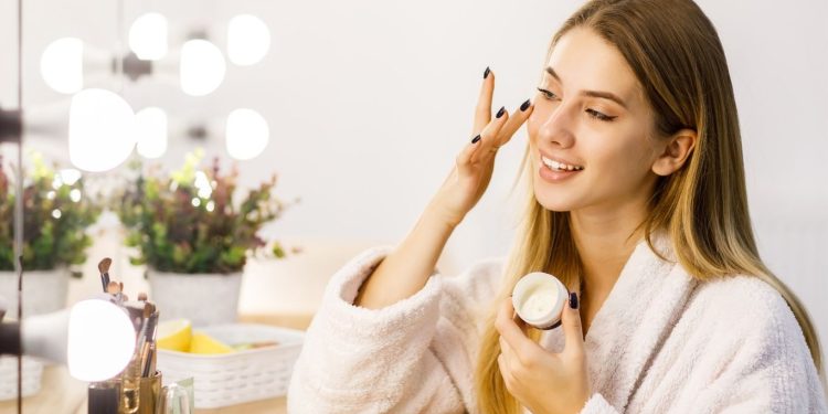 Jangan Salah, Urutan Skincare Malam yang Benar