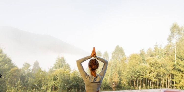 Manfaat Yoga Pagi untuk Kesehatan Mental dan Kebugaran Harian