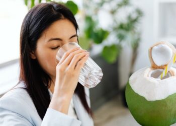 Manfaat Air Kelapa untuk Buka Puasa Khasiat dan Waktu Terbaik Mengonsumsinya