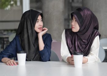 membangun relasi bisnis