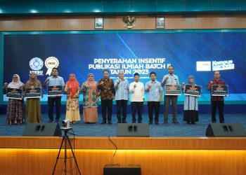 Rektor UMSU Serahkan Rp3,5 Miliar Insentif Publikasi Ilmiah Dosen