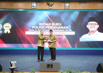 Dahnil Anzar Bedah Buku Politik Pertahanan di UMSU