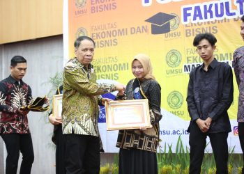 372 Lulusan Fakultas Ekonomi dan Bisnis Diyudisium