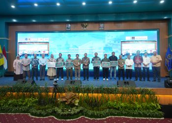 Rektor UMSU Serahkan Rp1,4 Miliar Insentif Publikasi Ilmiah Dosen Batch 1