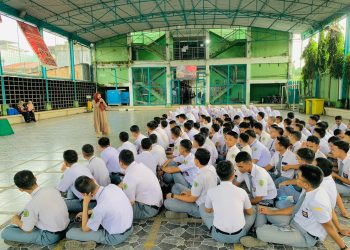 Pentingnya Pendidikan Tinggi, Tim UMSU Jadi Pembina Upacara di Sekolah
