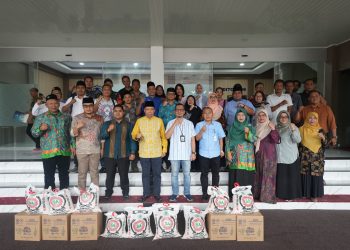 Rektor UMSU Bagikan 766 Bingkisan Ramadan 1446 H