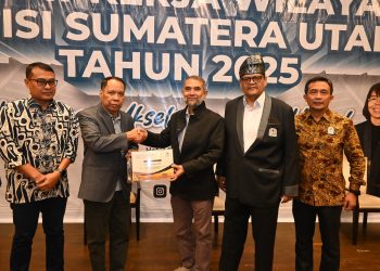 Rektor UMSU Terima Award “Best Inspiring Leader” APTISI Sumut