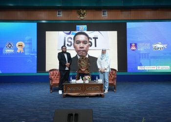 Akademisi Tiga Negara Presentasi  Pentingnya Transparansi dan Akuntabilitas Pemerintah Masa Depan di UMSU