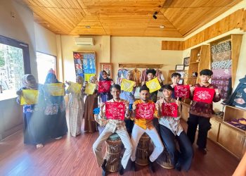 Mahasiswa Internasional UMSU Antusias Belajar Membatik