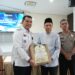 Rektor UMSU Bagikan  paket  Ramadhan ke warga Sekitar Kampus FKIK UMSU
