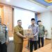 Rektor UMSU Serahkan 1529 Bingkisan Ramadhan 1447 H