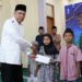 Rektor UMSU Hadiahkan 122 Kado Ramadhan Anak Yatim