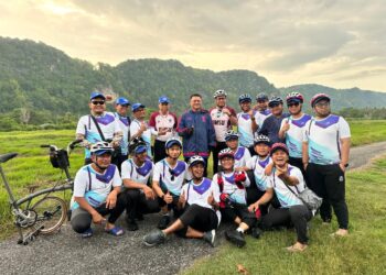 UMSU Bersama Raja Muda Perlis Bersepeda dan  Serahkan Bantuan Warga Kurang Mampu