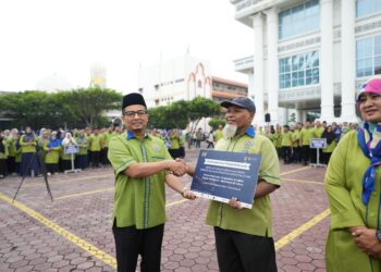 UMSU Peringati Harkitnas, Rektor Serahkan Sepeda Motor untuk Pegawai Purnatugas