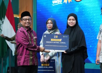 Rektor UMSU Serahkan Rp2,8 Miliar Insentif Publikasi Dosen